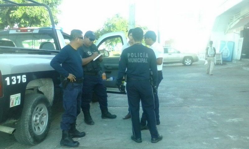 Motociclistas rateros “tumban” celular y 3 mil 500 pesos a damita en la “20 de noviembre”