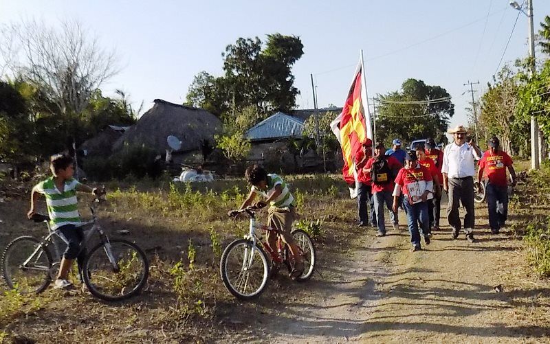 El incansable “Ejército Rojo” con Mauricio Morales Beiza al frente, recorre las comunidades de la Ribera del Río Hondo
