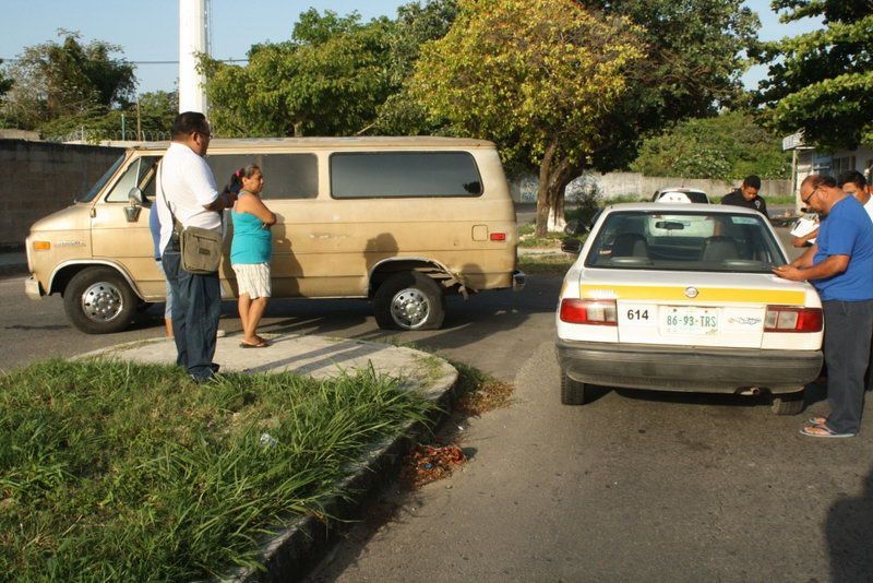 Encontronazo vehicular en la colonia Forjadores