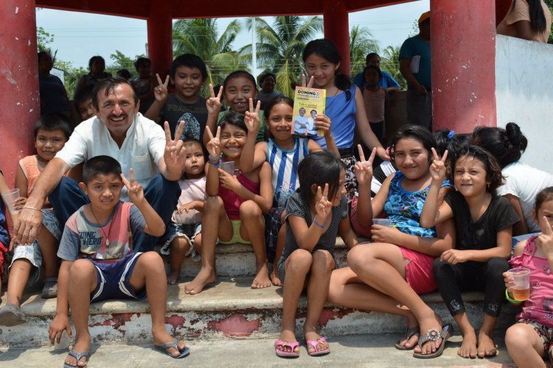 Domingo Flota Comprometido Con El Magisterio Y La Educación
