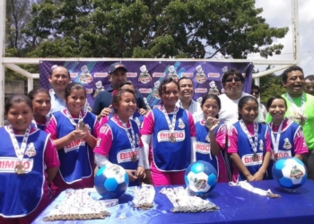 Ignacio Rayón y Othón P. Blanco se coronan en Torneíto Bimbo 2015