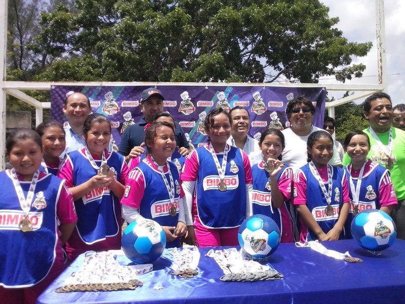 Ignacio Rayón y Othón P. Blanco se coronan en Torneíto Bimbo 2015