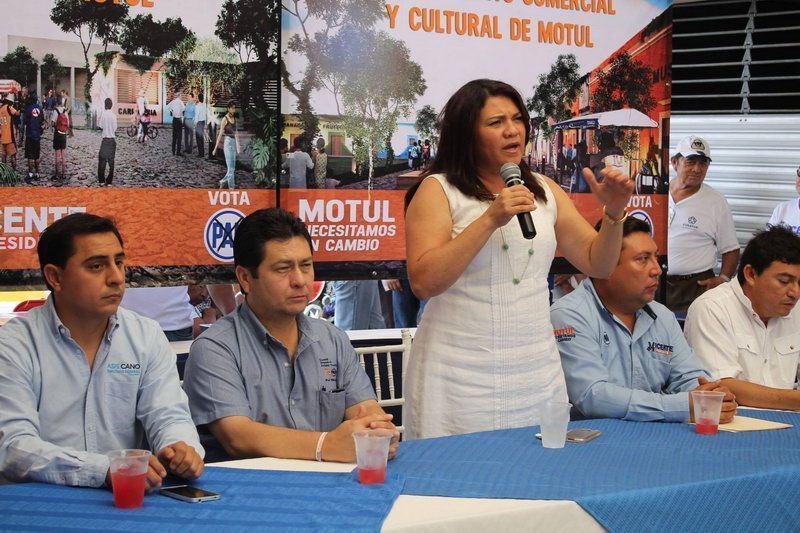Motul merece un alcalde que sueñe en grande: Rosa Adriana Díaz