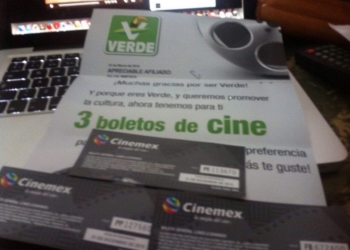  El verde sigue repartiendo boletos para el cine y kit escolares pese a advertencia del INE