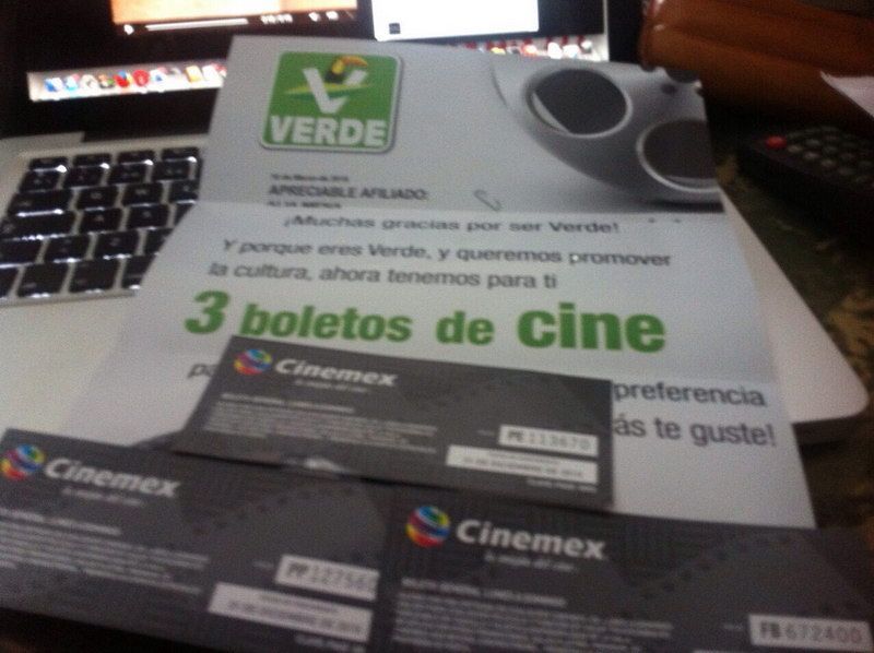  El verde sigue repartiendo boletos para el cine y kit escolares pese a advertencia del INE