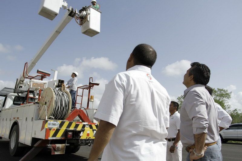 Mauricio Góngora refuerza acciones de alumbrado público en Solidaridad