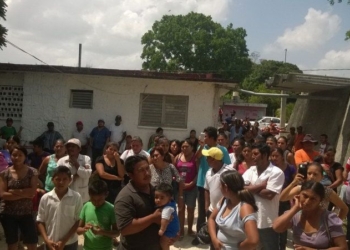 Pobladores echan a la calle a delegado de Francisco Villa