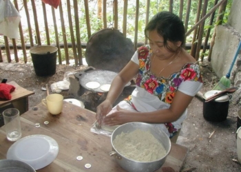 Transculturación amenaza con desaparecer tradiciones y costumbres de la zona maya
