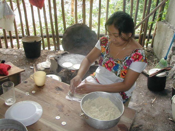 Transculturación amenaza con desaparecer tradiciones y costumbres de la zona maya