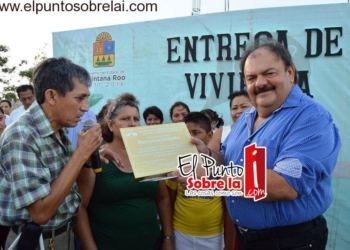 Entrega Abuxapqui pavimentación y viviendas en Colonia Bicentenario