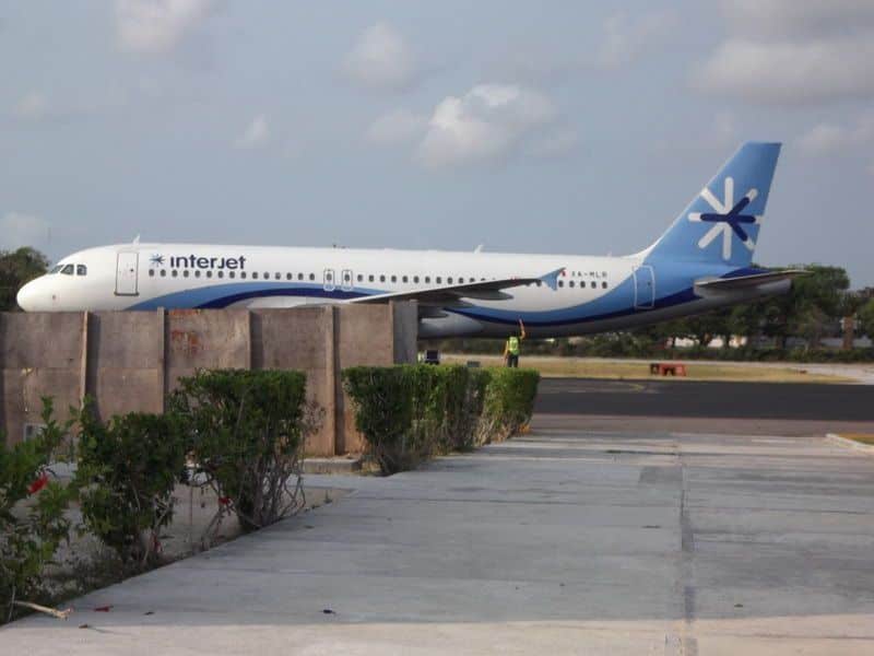Demora de una hora llegada de Interjet