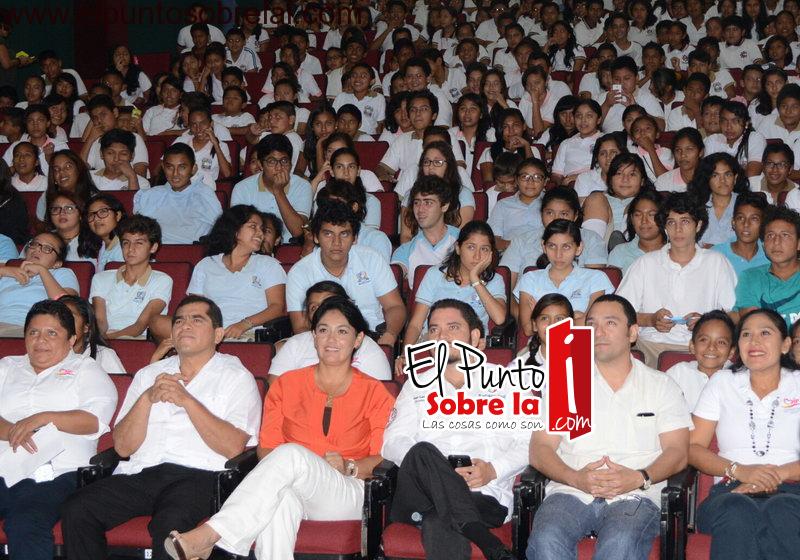 DIF presenta conferencia “La Fuerza de lo que Publicas”
