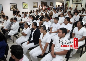 Mauricio Góngora reconoce trabajo del hospital general de Playa del Carmen