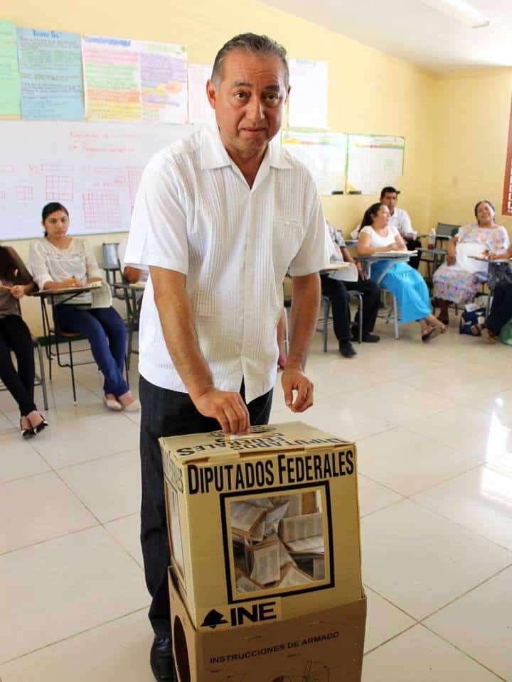 Vota Juan Parra Lopez presidente municipal de JMM