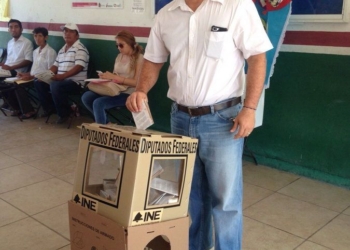 Vota Mahmud Chnaid Novelo candidato a diputado por el Distrito II