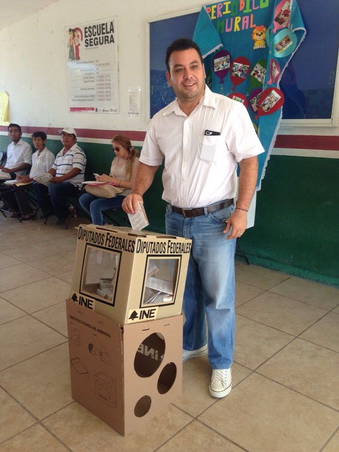 Vota Mahmud Chnaid Novelo candidato a diputado por el Distrito II