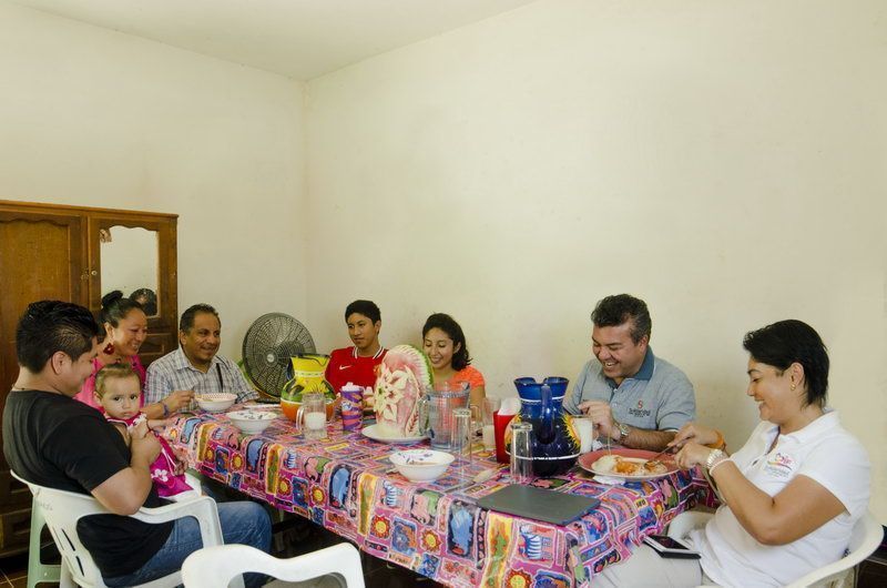 Exitoso programa Mauricio en tu casa