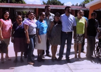 Petistas bacalarenses cumplen con su deber ciudadano de emitir su voto durante esta jornada electoral