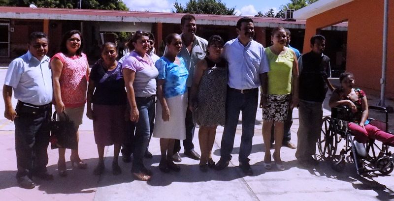 Petistas bacalarenses cumplen con su deber ciudadano de emitir su voto durante esta jornada electoral
