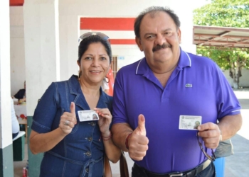 Vota Eduardo Espinosa presidente municipal de OPB