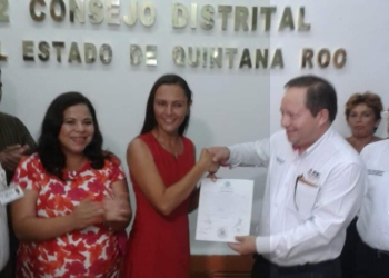 Recibe constancia de diputada electa Arlet Mólgora