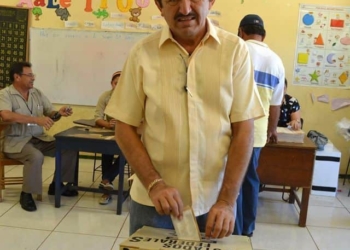 Vota Domingo Flota candidato a diputado federal distrito 02