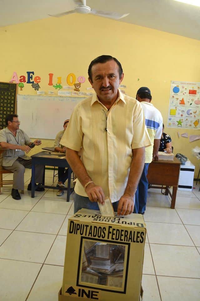 Vota Domingo Flota candidato a diputado federal distrito 02