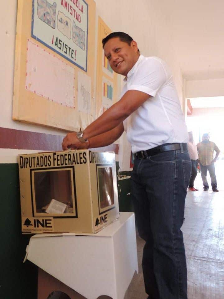 Vota Gabriel Carballo Tadeo presidente municipal de FCP