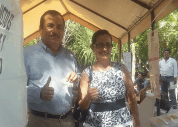 Vota Joel Espinoza Moreno candidato del PAN en el Distrito 03