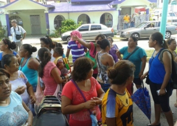 Policías municipales agreden a mujeres