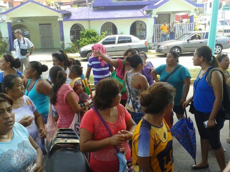 Policías municipales agreden a mujeres