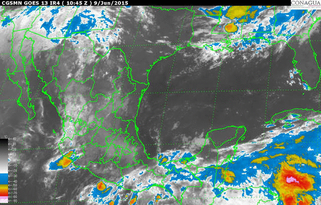 Onda tropical 4 frente a las costas de Quintana Roo