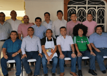 Fuera “máscaras”: Por segunda ocasión 7 alcaldes conviven con su “gallo” Mauricio Góngora  