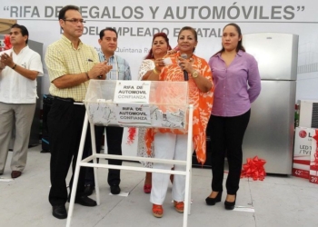 El gobierno del estado rifó automóviles y electrodomésticos entre sus 13,040 empleados