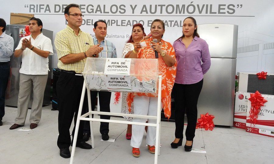 El gobierno del estado rifó automóviles y electrodomésticos entre sus 13,040 empleados
