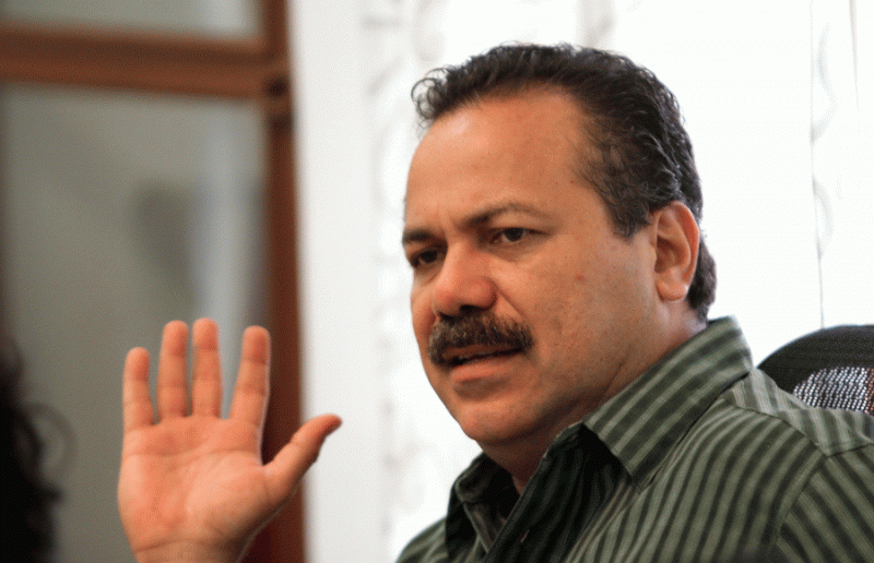 Julián Ricalde no aguanta presión de los “gregorianos” y abandona el PRD