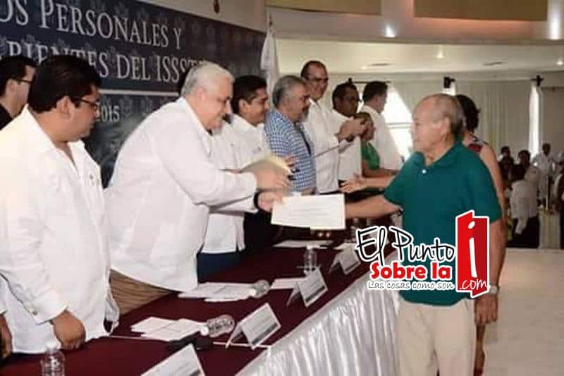 Entrega de préstamos personales y pensiones a derechohabientes del ISSSTE