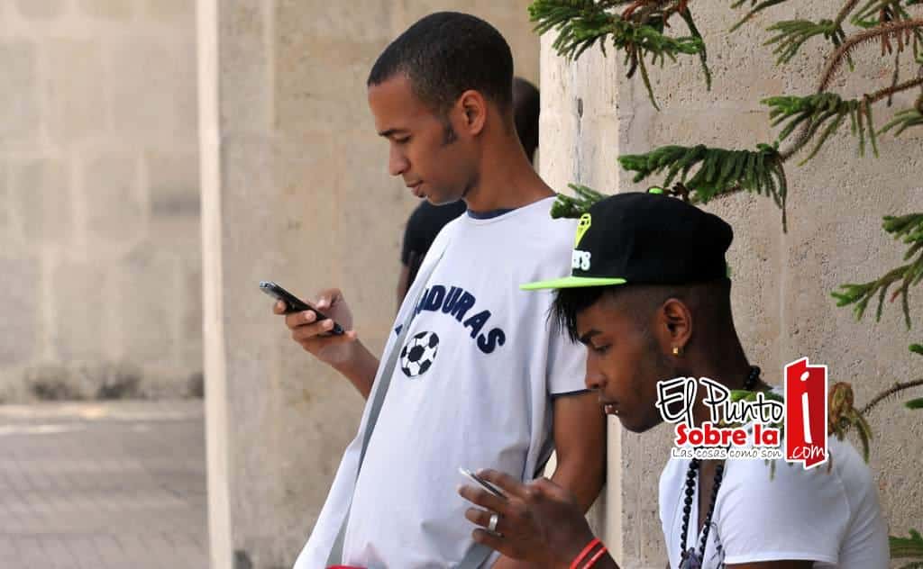 Estrena Cuba wifi en plazas públicas de 16 ciudades