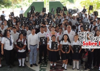 El DIF Quintana Roo Apoya A La Economía De Los Padres De Familia Del Cecyte Quintana Roo