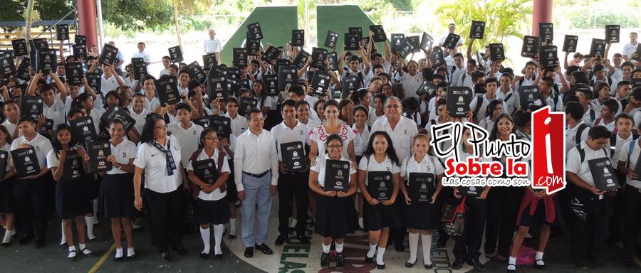El DIF Quintana Roo Apoya A La Economía De Los Padres De Familia Del Cecyte Quintana Roo