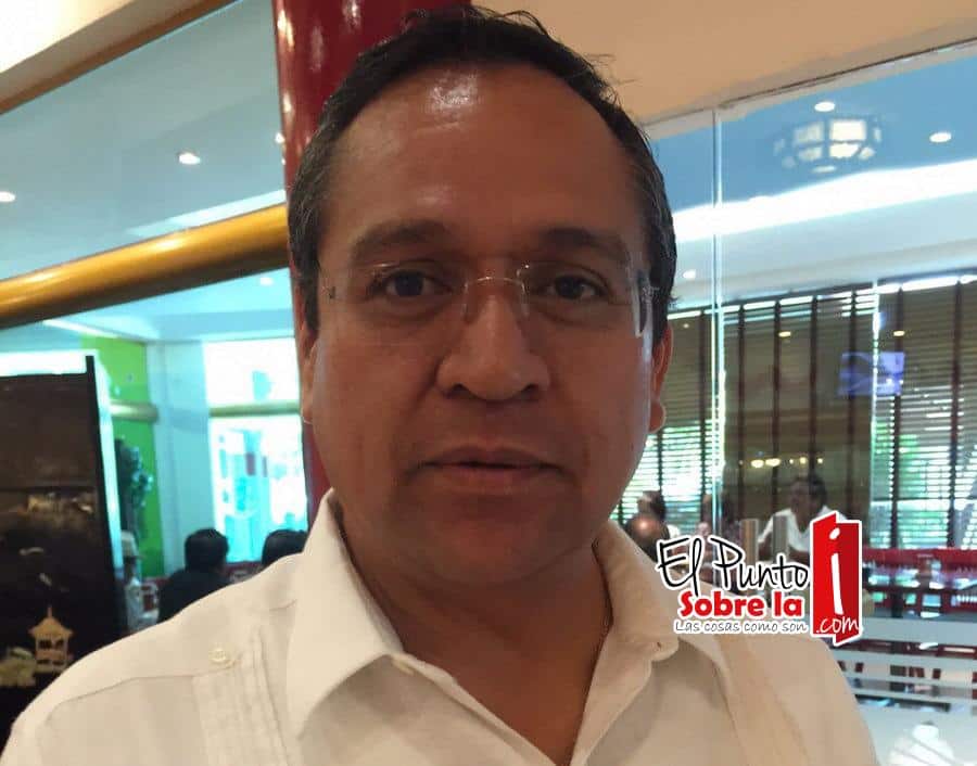 Ex gobernador llega a Cancún para promover imagen del panista Anaya