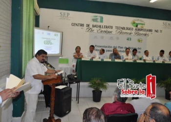 Toma posesión como director del Cbta 11 Esbel Joan Silveira Lara