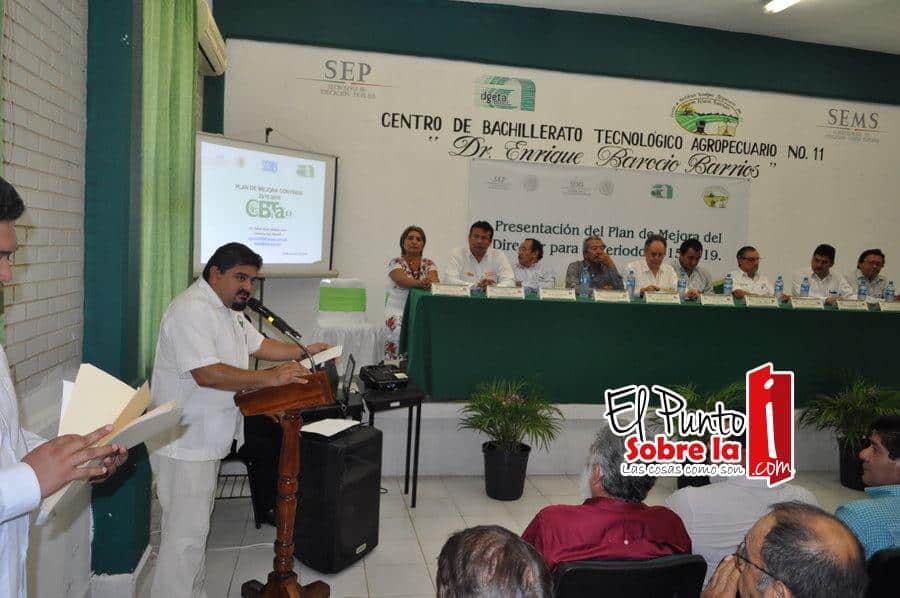 Toma posesión como director del Cbta 11 Esbel Joan Silveira Lara