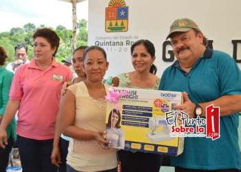 Entrega Abuxapqui máquinas de coser subsidiadas