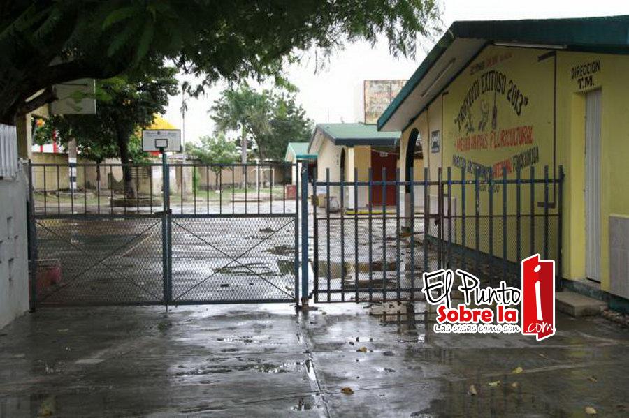 Lluvias causan ausentismo en escuelas de la Capital del Estado