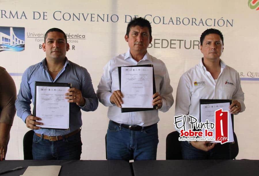 Firma Contreras Méndez convenio entre la UPB y la Secretaria De Turismo Del Estado