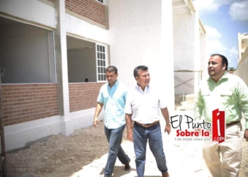 Mauricio Góngora cumple con más escuelas
