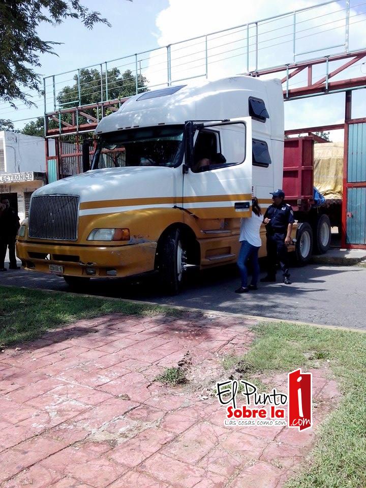 Detienen a “trailero valemadrista” por daños en propiedad municipal
