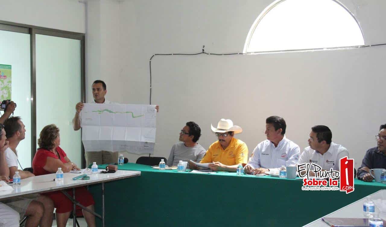 Bacalar Con Desarrollo Ordenado En La Laguna De 7 Colores