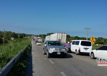 Ejidatarios mantienen  bloqueada vía federal Chetumal-Escarcega